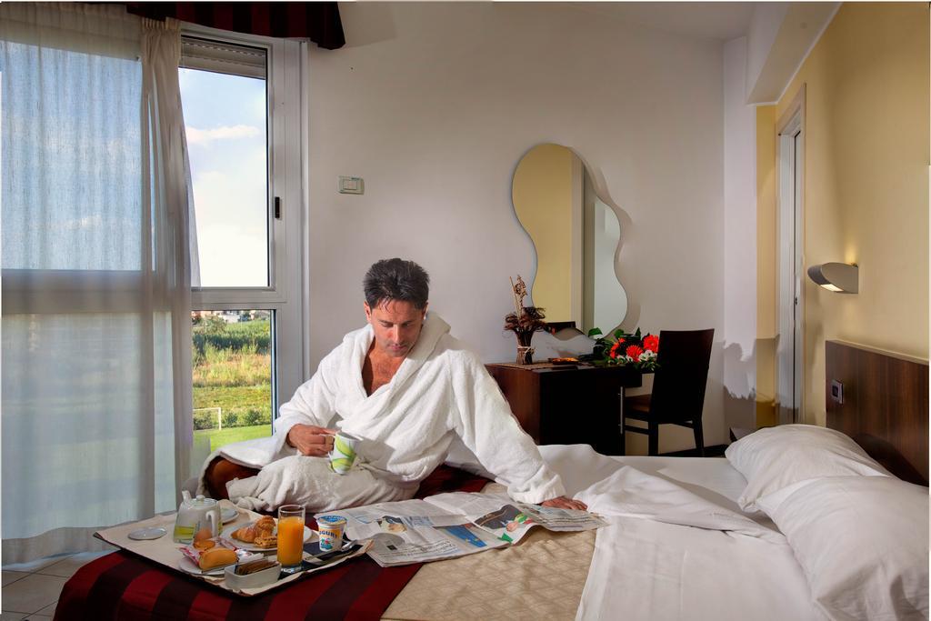 Seapark Spa Resort 길라노바리도 객실 사진